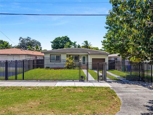 820 Nw 31st Ave, Miami, FL, 33125-3926 | Card Image