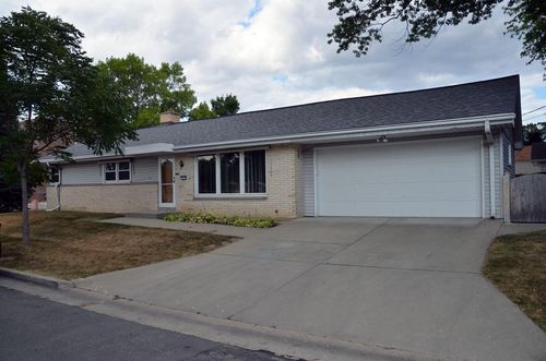 2672 N 115th Street, Wauwatosa, WI, 53226 | Card Image
