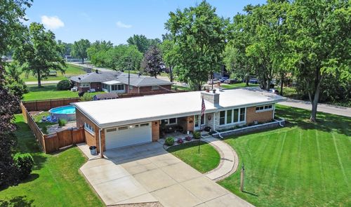 404 Oakwood Dr, Crete, IL, 60417-2252 | Card Image