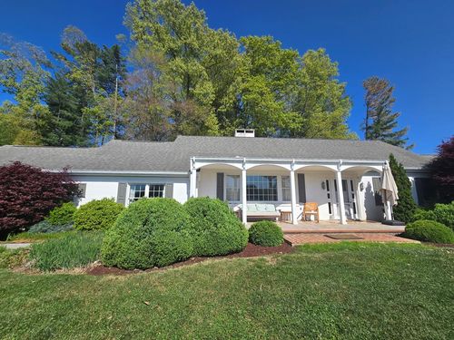 570 W Valley Dr, Bristol, VA, 24201-2743 | Card Image