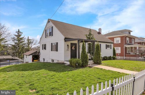 2152 Old Lancaster Pike, Reinholds, PA, 17569-9140 | Card Image