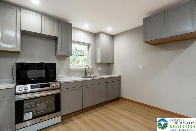 226 Fern St, House other with 4 bedrooms, 2 bathrooms and null parking in Jim Thorpe PA | Image 12
