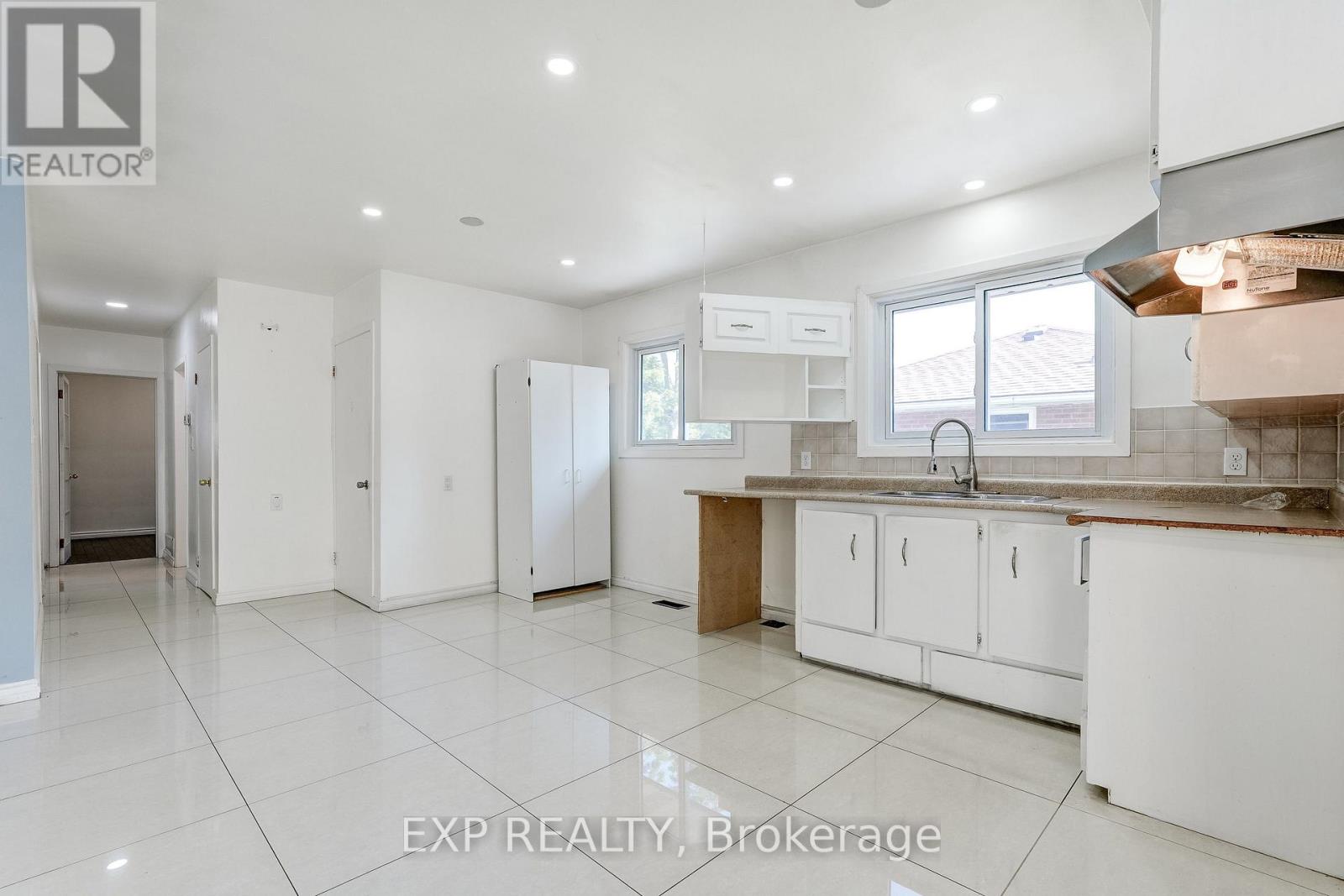 Residential in Hamilton (Buchanan) 5