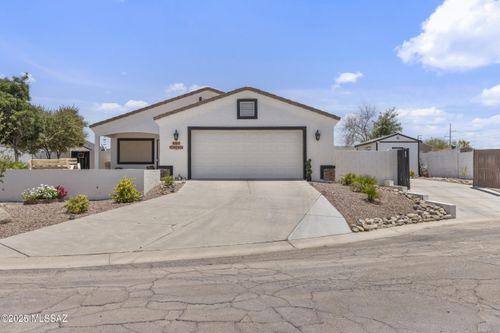 16013 S Coral Rd, Arizona City, AZ, 85123-5796 | Card Image