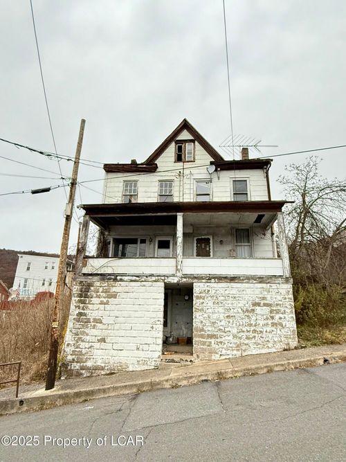 815-813-815 E Commerce St, Shamokin, PA, 17872-5565 | Card Image