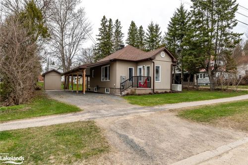 131 Huston St, Burk's Falls, ON, P0A1C0 | Card Image
