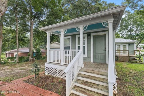 533 College Ave W, Wiggins, MS, 39577-3101 | Card Image