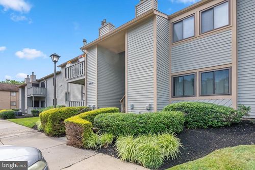604 Woodhollow Dr, Evesham, NJ, 08053-1045 | Card Image