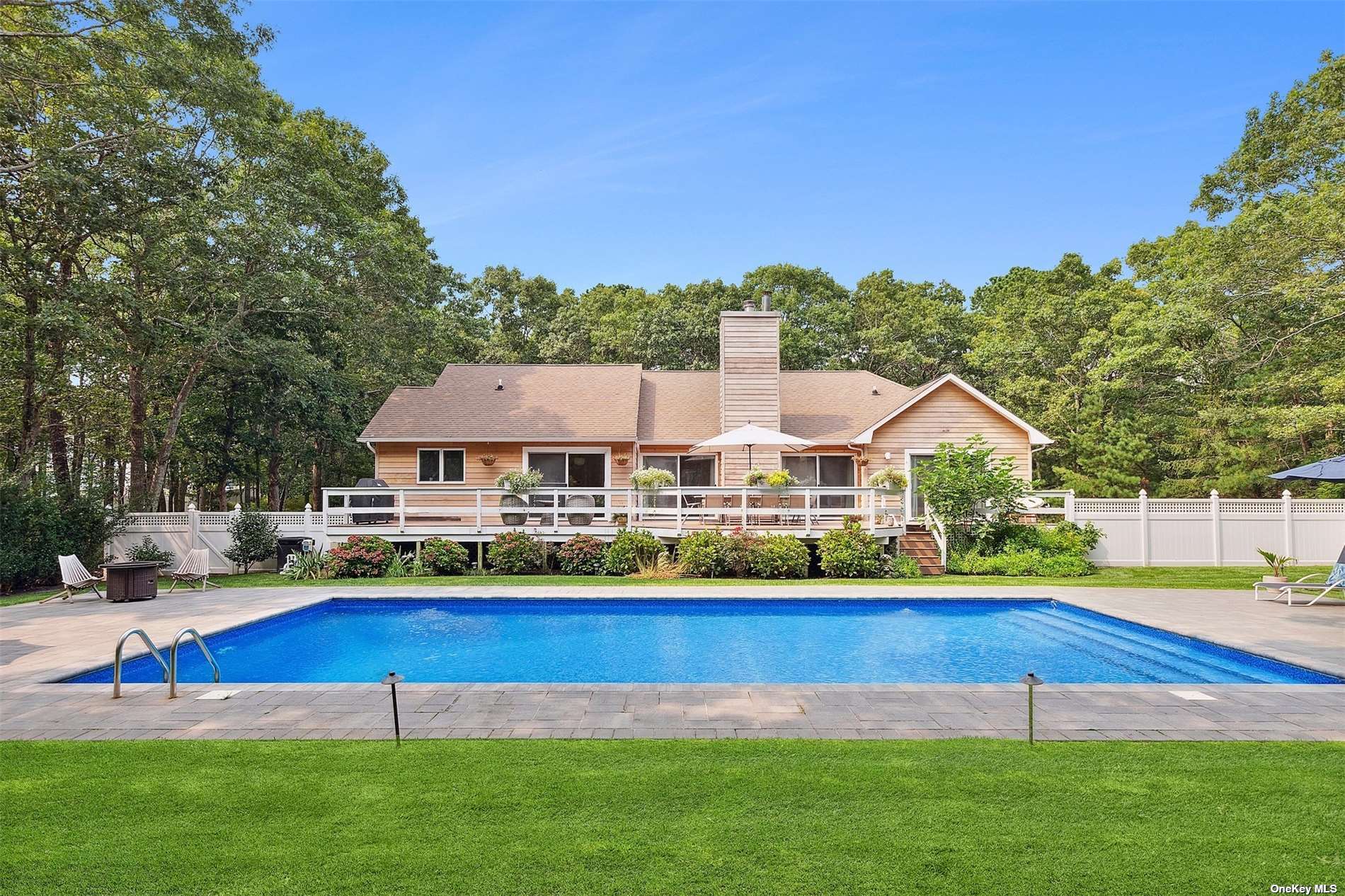 Douglas Ct, Hampton Bays, NY 11946