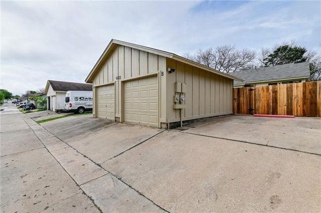 Detached garage with fence | Image 15