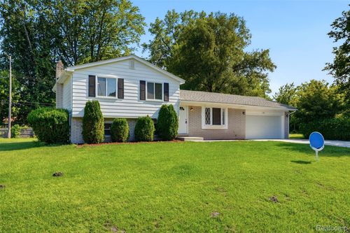 35872 Vinewood St, Romulus, MI, 48174-4049 | Card Image