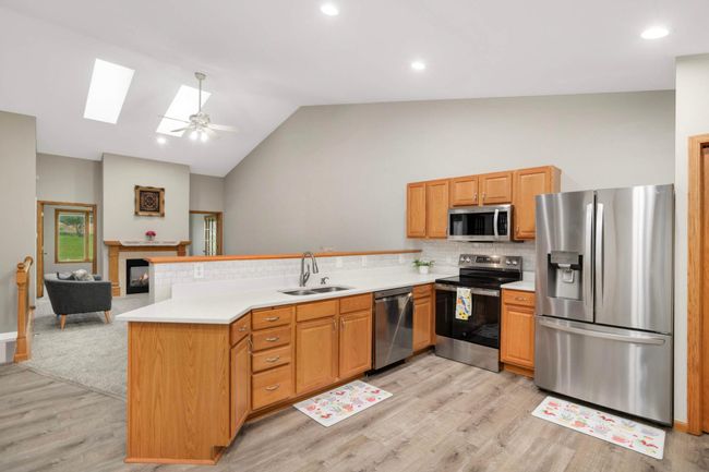 3424 Eagan Oaks Ct, Townhouse with 3 bedrooms, 2 bathrooms and null parking in Eagan MN | Image 5