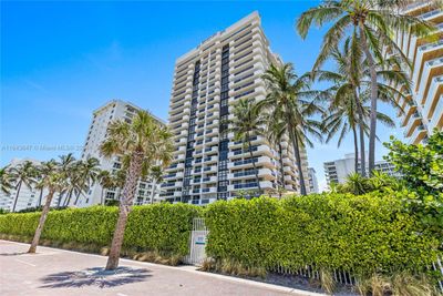 PH-3 - 5757 Collins Ave, Condo with 2 bedrooms, 2 bathrooms and null parking in Miami Beach FL | Image 1