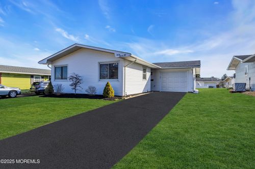 37 Central Blvd, Brick, NJ, 08724-2451 | Card Image