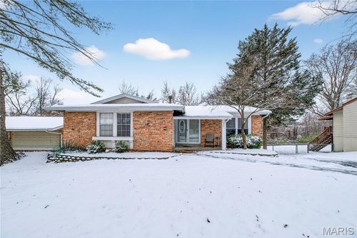 677 Turfwood Dr, Ballwin, MO, 63021-6236 | Card Image