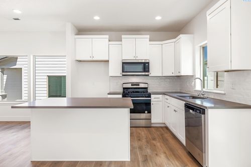1119 S Underwood Pl, Kennewick, WA, 99337-4093 | Card Image