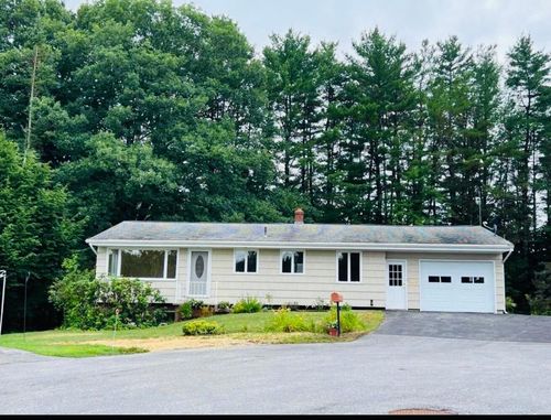 2 Carrier Pl, Lewiston, ME, 04240-5009 | Card Image