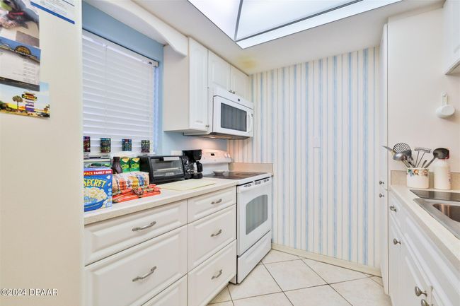 108R - 944 S Peninsula Dr, Condo with 1 bedrooms, 2 bathrooms and null parking in Daytona Beach FL | Image 11