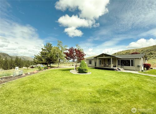 92 Crumbacher Rd, Tonasket, WA, 98855-9711 | Card Image