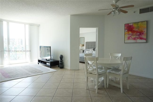 APT-606 - 17555 Atlantic Blvd, Condo with 2 bedrooms, 2 bathrooms and null parking in Sunny Isles Beach FL | Image 6