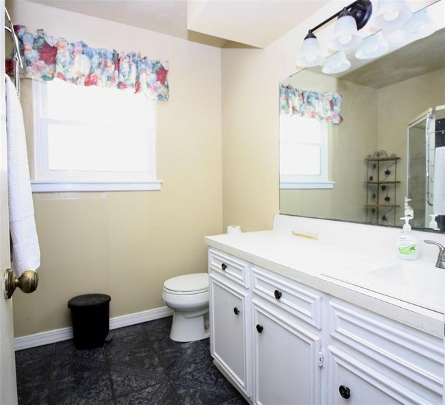 Secondary Bathroom | Image 36