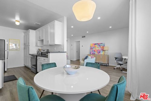 apt-50-5414 Newcastle Ave, Encino, CA, 91316-4700 | Card Image