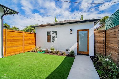 6442 Bertrand Ave, Reseda, CA, 91335 | Card Image