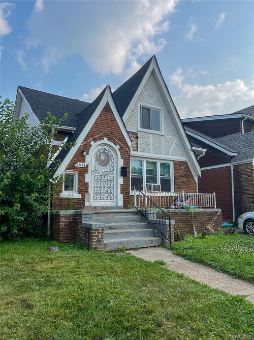 11144 Sanford St, Detroit, MI, 48205-3722 | Card Image