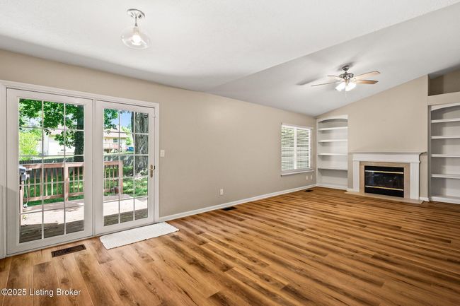 10707 Hickory Cove Ct, House other with 3 bedrooms, 4 bathrooms and null parking in Louisville KY | Image 7