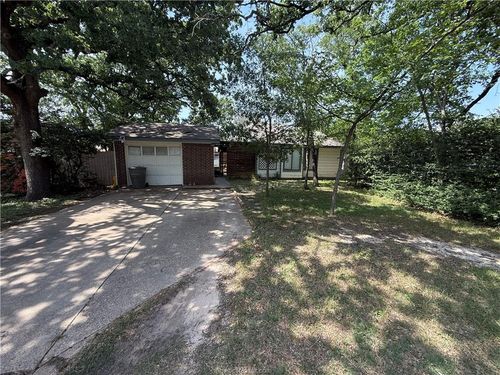 814 Rio Grande Ln, Bryan, TX, 77801-2821 | Card Image