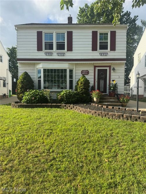 4054 Hinsdale Rd, South Euclid, OH, 44121-2702 | Card Image