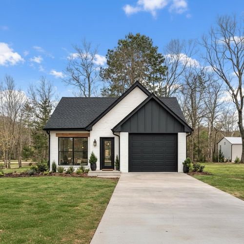 506 E Paschal St, Troup, TX, 75789-2126 | Card Image