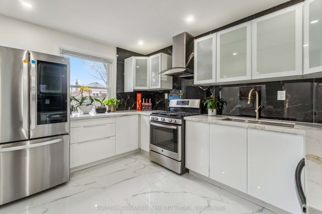 273 E 13 Th St, House other with 5 bedrooms, 3 bathrooms and 5 parking in Hamilton ON | Image 16