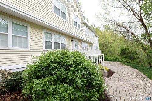 22-633 Danbury Rd, Ridgefield, CT, 06877-2723 | Card Image