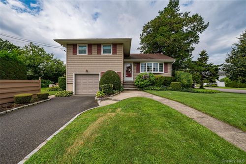 14 Westmoreland Rd, Hicksville, NY, 11801-1627 | Card Image