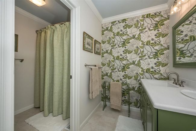 Upper level full bath with separate vanities | Image 45