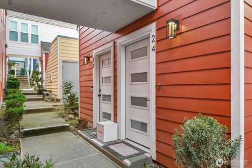 unit-24-2001 E Yesler Way, Seattle, WA, 98122-5847 | Card Image