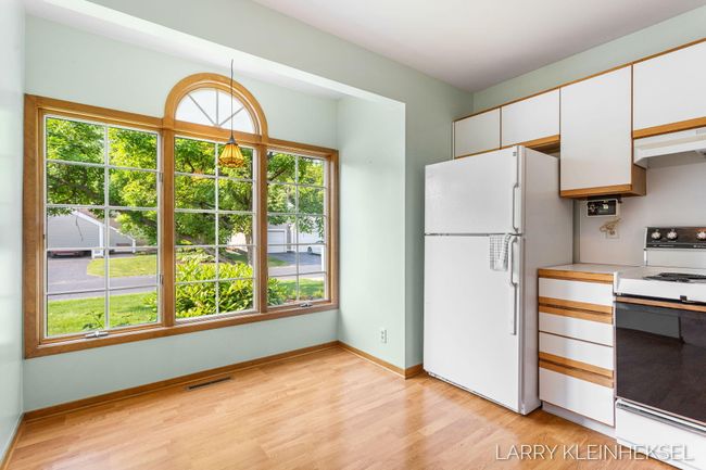 569 Appletree Dr, Condo with 3 bedrooms, 2 bathrooms and null parking in Holland MI | Image 18