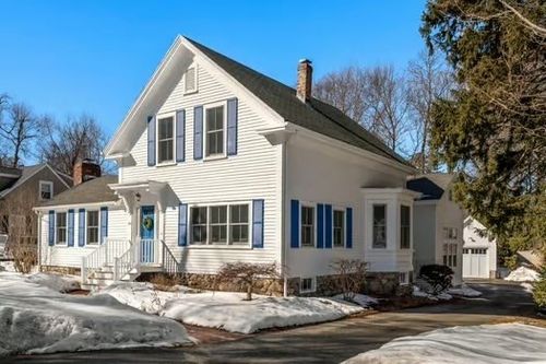 103 Oak St, Reading, MA, 01867-3710 | Card Image