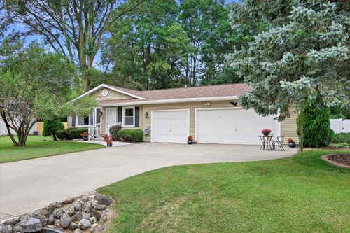 207 N Parkview Dr, Eagle, WI, 53119-2127 | Card Image