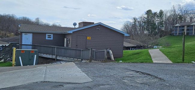 Mariners Village restrooms near boat ram | Image 38