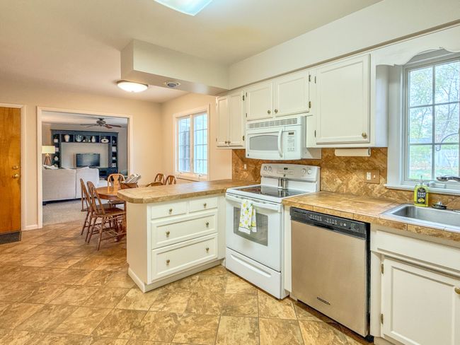 2126 Holly Tree Dr, House other with 3 bedrooms, 3 bathrooms and null parking in Davison MI | Image 6
