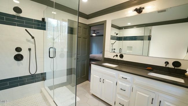 Downstairs Primary Bath | Image 24