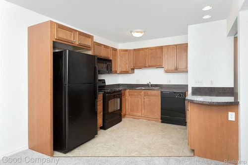 apt-101-2440 Parmenter Blvd, Royal Oak, MI, 48073-1339 | Card Image