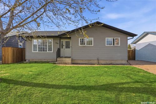 330 Devonshire Crescent, Saskatoon, SK, S7L5V8 | Card Image
