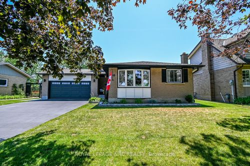 40 Elmvale Cres, Port Colborne, ON, L3K5X2 | Card Image