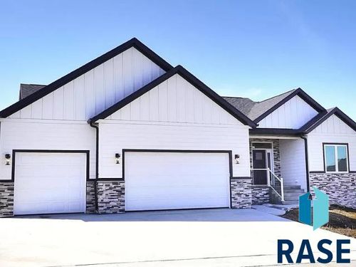 501 N Corsair Cir Circle, Sioux Falls, SD, 57110 | Card Image