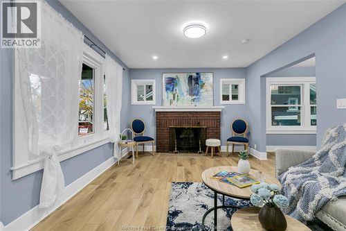 {{alt}} | Card Image