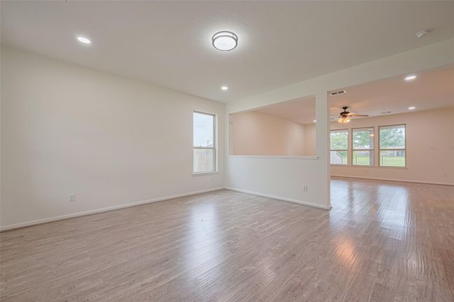 3215 Laurel Bend Ln, House other with 4 bedrooms, 3 bathrooms and 2 parking in Pearland TX | Image 6