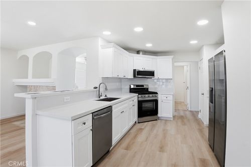 29454 Falling Leaf Dr, Lake Elsinore, CA, 92530-7270 | Card Image